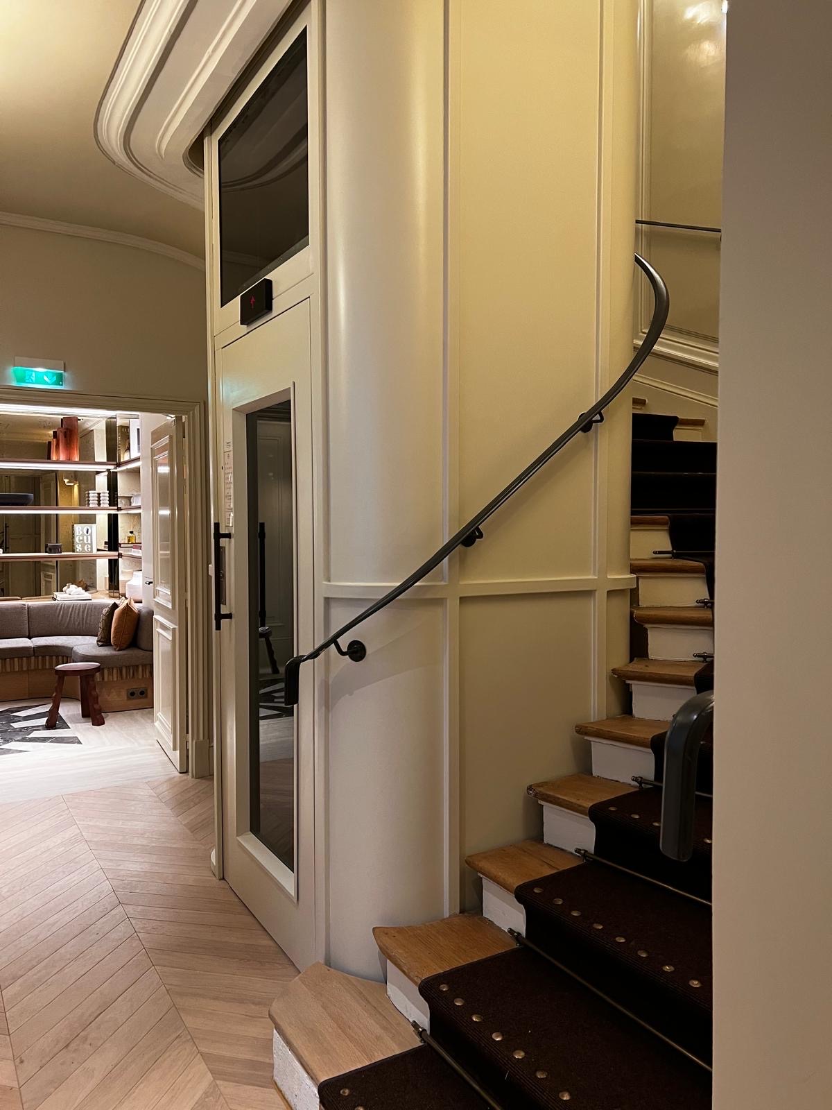 Pylône sur mesure de l’Hôtel rue La Boétie à Paris