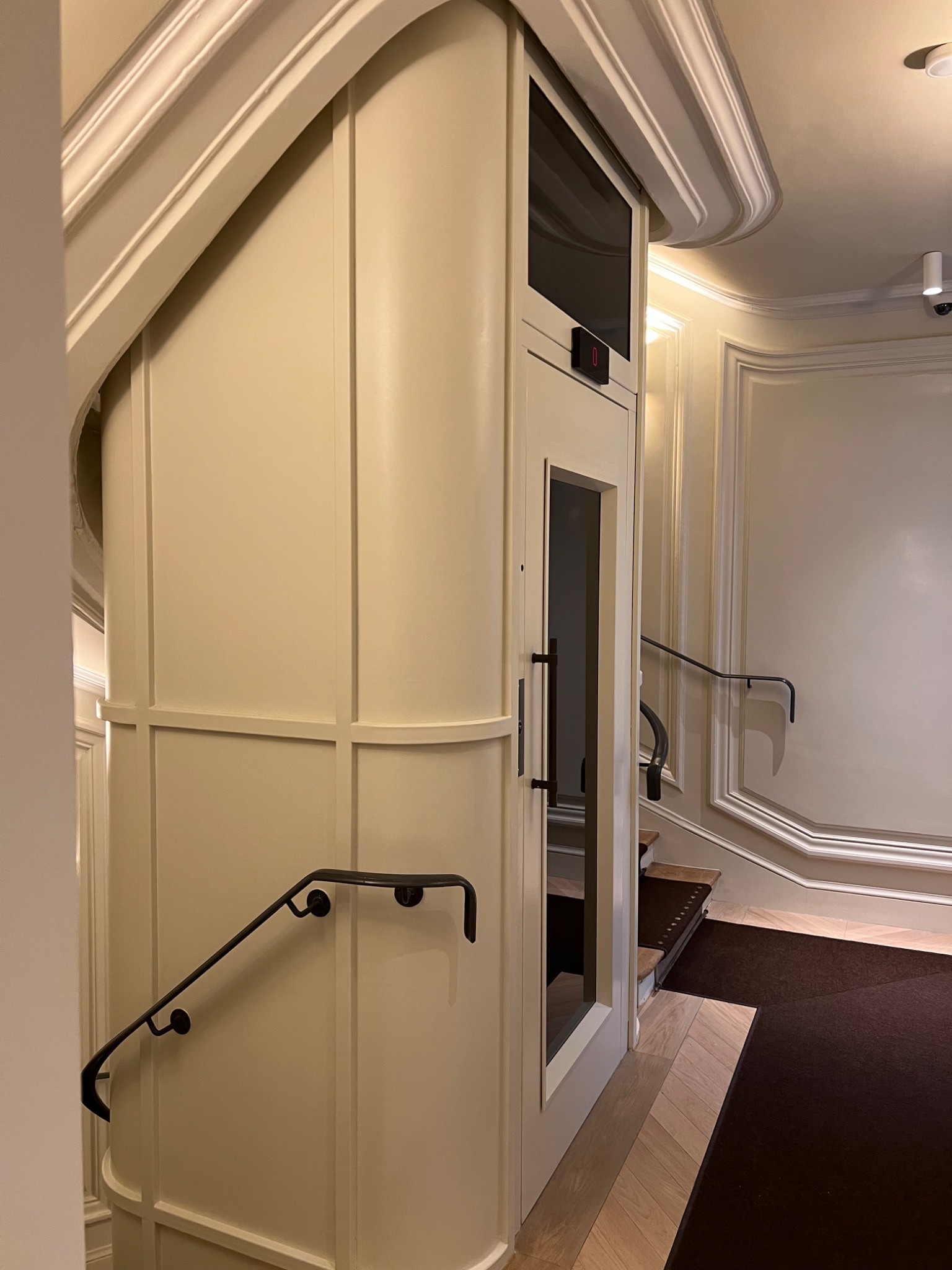 Ascenseur du 277 rue Saint-Honoré à Paris